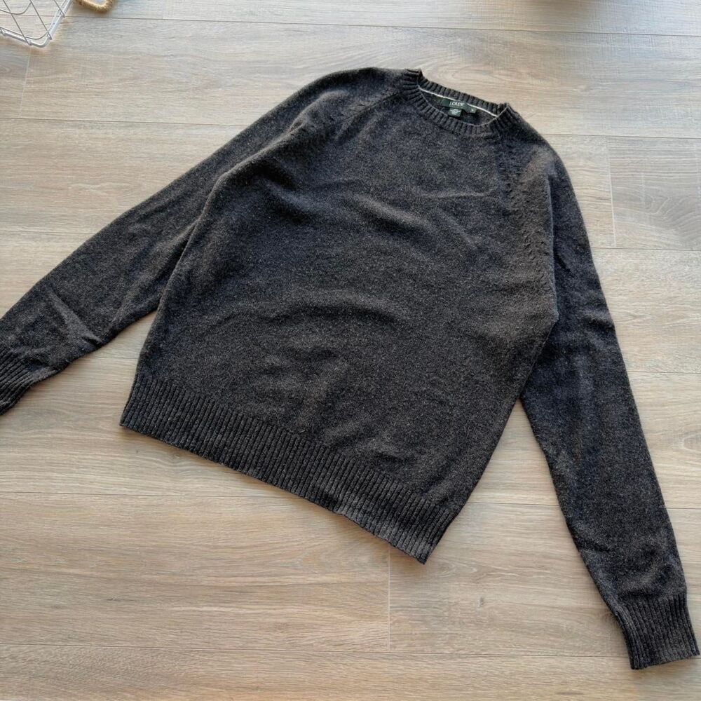 J.Crew Men's Medium Gray Sweater 100% Lambs Wool Minimalist Classic Preppy Cozy